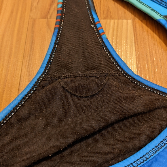 3/25 Geometric Sports Bra - Picture 4 of 4